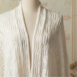 ST. JOHN’S BAY WHITE SWEATER VEST. SIZE MEDIUM.